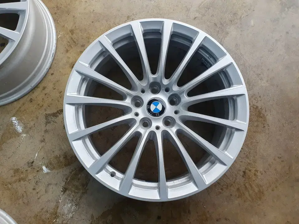 18인치 정품 bmw g30 럭셔리 순정 윈터 스노우 중고 휠타이어 한대